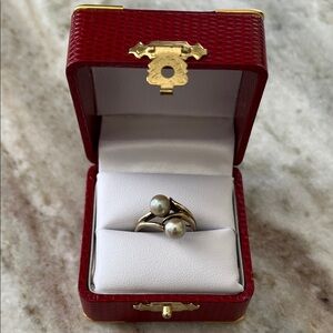 10 kt gold and double pearl ring